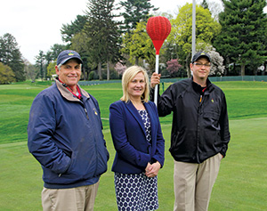 Shaffer with general manager Christine Pooler and superintendent Arron McCurdy. Photo: Merion Golf Club