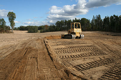 As a means of further cost reduction, Forest Dunes didn’t hire outside construction companies, and all equipment, aside from a bulldozer and excavator, had been previously purchased by the club.