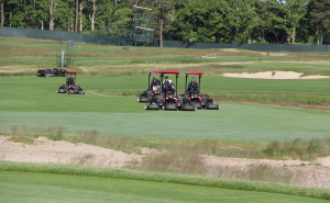 Group of fairway movers at 2018 U.S. Open