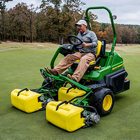 2700 Series Triplex Mowers (Photo: John Deere)