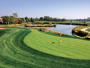 of a traditional course, ponds dot the mini course’s perimeter. (Photo: Kevin Atkinson)