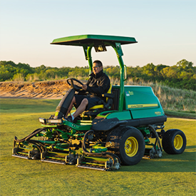 John Deere 7500A PrecisionCut Fairway Mowers (Photo: John Deere)