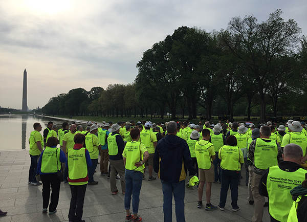 The community service project volunteers gather before they get to work on the National Mall. (Photo: Golfdom Staff)