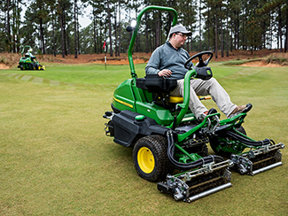 John Deere Triplex Mower (Photo: John Deere)