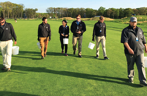 Walking fairways at Bethpage (Photo: Max Ginty)