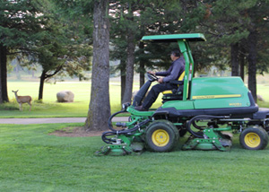 The 9900A TerrainCut on the rough. (Photo: Golfdom Staff)