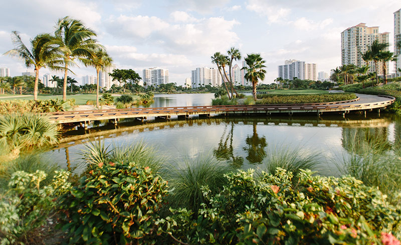 Golf cart path at JW Marriott Miami Turnberry Resort & Spa Photo: JW Marriott Miami Turnberry Resort & Spa