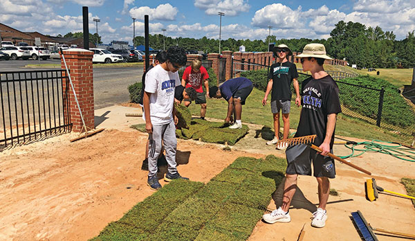 South Forsyth High School turfgrass students (Photo: Russ Bayer)