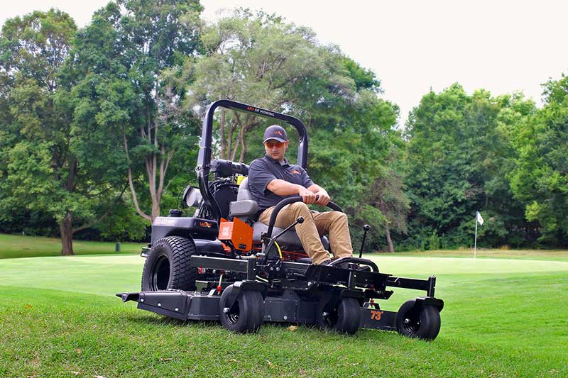 Lastec’s new WZ400 comes in three 21-inch and 25-inch flex decks that boast up to 12 degrees total of up and down motion and 61-inch and 73-inch cutting widths. (Photo: Lastec)