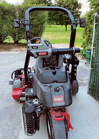 These greens mowers tackle North Hempstead CC’s 22 greens with handheld blowers and backup batteries. (Photo: Tom Kaplun)