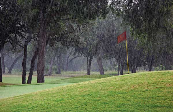 Rain on golf course (Photo by: dlanier / E+ / Getty images)