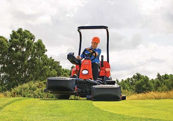 Jacobsen greens mower in action (Photo: Jacobsen)