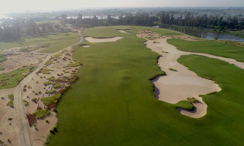 The 600-yard 17th at Ballyshear is inspired by C.B. MacDonald's "Long" hole template and is separated from and integrated with the Alistair Mackenzie-inspired 18th (at right) by a sprawling, serpentine bunker feature. (Photo: Ban Rakat Club)