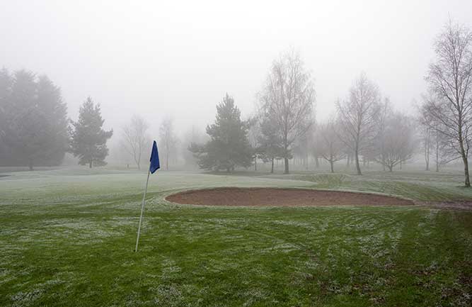 Golf course in wintertime (Photo: diverroy / iStock / Getty Images Plus)