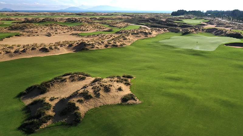 Hoiana Shores Golf Club hole No. 7. (Photo: Gary Lisbon)