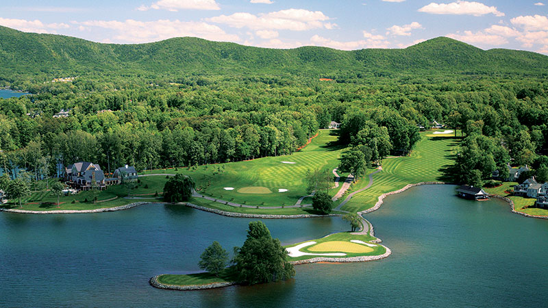 The Water's Edge is framed by the Blue Ridge Mountains. (Photo: McConnell Golf)