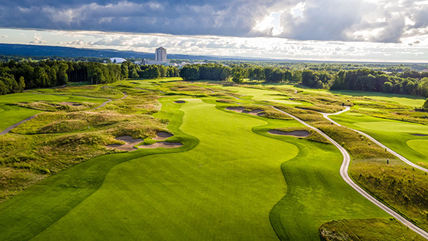 Designed by Rick Smith, Shenendoah offers 18-holes of PGA-level golf and hosted the PGA National Club Professional Championship in 2006. (Photo courtesy of Turning Stone Resort Casino) 