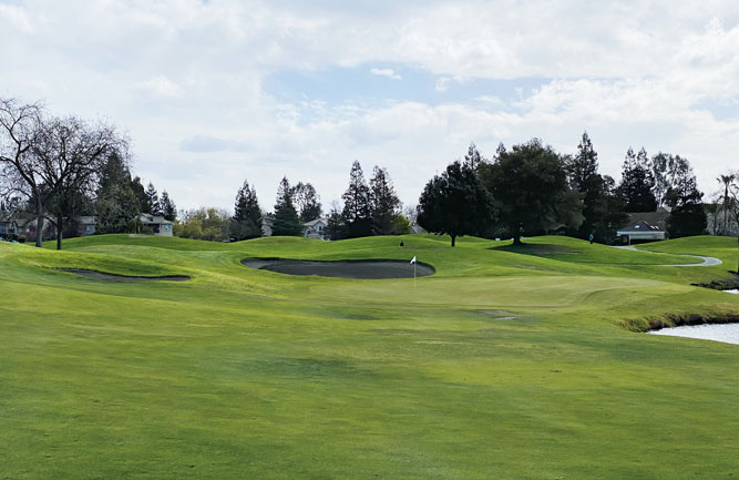 Brookside CC reduced its overall bunkers from 73 to 64 with a reduction in size, too. Architect David Dale says the reduction in bunkers combined for a total of 44 percent less square footage in bunkers. (Photo: David Dale)