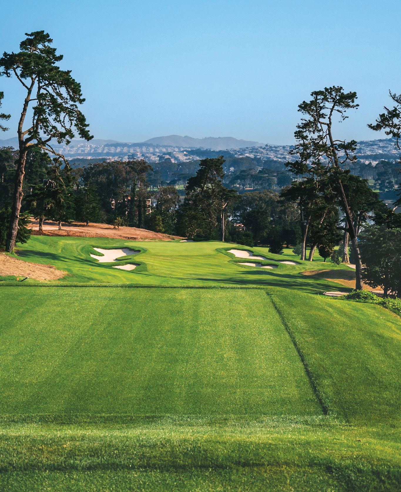 Photo:Hole 3, a 247-yard par 3 with a view of the city and Lake Merced. (Photo: The Olympic Club)