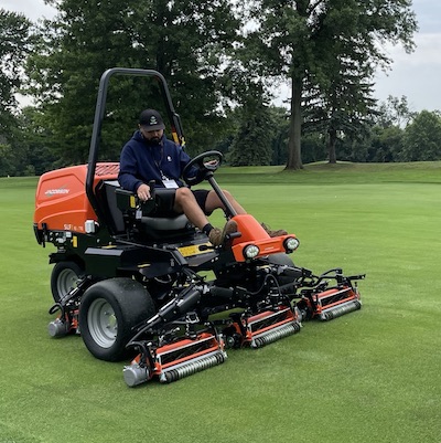 Jacobsen: SLF1 ELiTE Super-Light Five Reel Lithium Mower