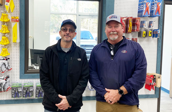 Ewing Jacksonville North Branch Manager Cory Dorwin, left, and CDL Driver Shawn Ludlam. (Photo: Ewing Outdoor Supply)