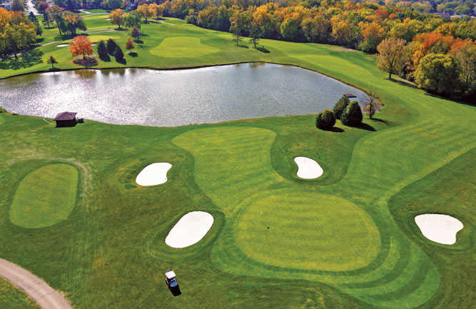 The closing hole at Lick Creek GC in Pekin, Ill., is a 502-yard par 5 with a carry over water. (Photo: Casey Smith)