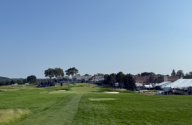 The approach into the 18th hole, what architect Gil Hanse referred to as the quintessential closing golf hole in American championship golf. (Photo: Golfdom staff)