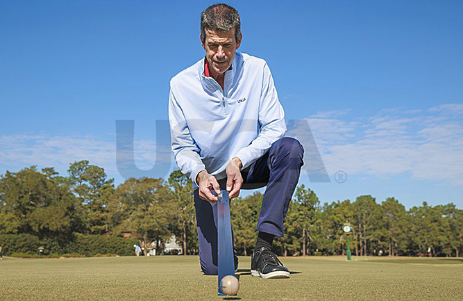 Chris Hartwiger, USGA Green Section Director of Agronomy getting a stimpmeter rating. (Photo: USGA)